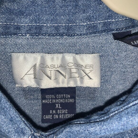 Casual Corner Annex Women’s Denim Shirt Size XL Blue Christmas Bears - Picture 2 of 6